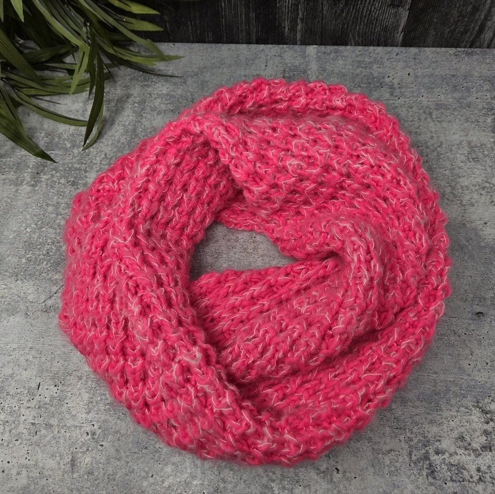 Abercrombie & Fitch | Bright Pink Chunky Knit Infinity Scarf Barbiecore